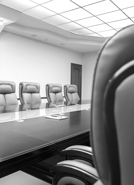 butacas en una sala de reuniones